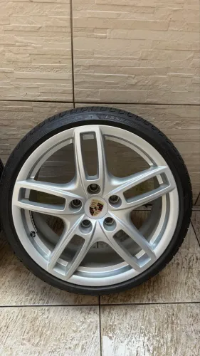 Rodas aro 19 porsche Cayenne Turbo Tala 8,5 Full off set 59 furação 5x130