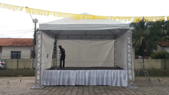 Vendo Palco de 5x4m com cobertura de pé direito treliçado 