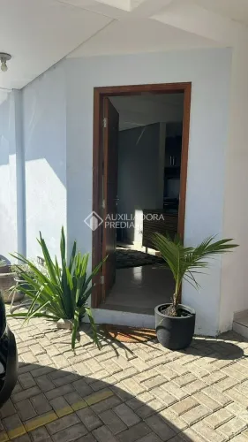 3 Apartamentos com 2 dormitóris e 1 vaga de garagem descoberta cada um deles.