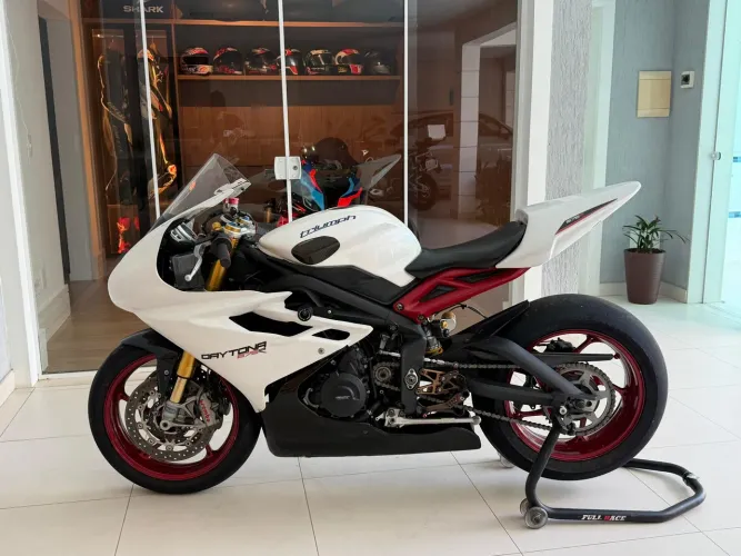 Triumph Daytona 675r 2013 Pista