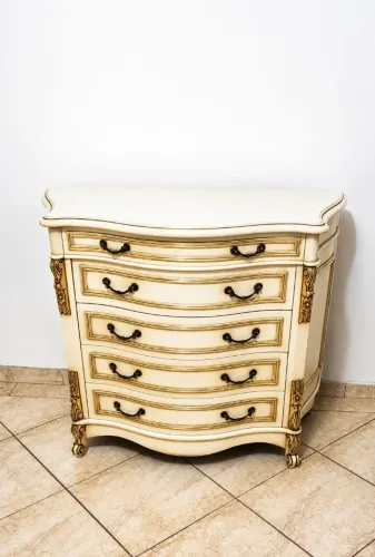 Cômoda estilo Louis xv.