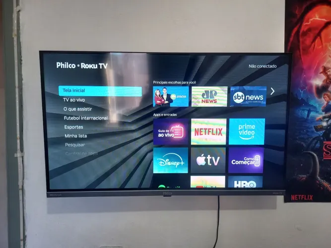 Vendo TV novinha 3 meses de uso 