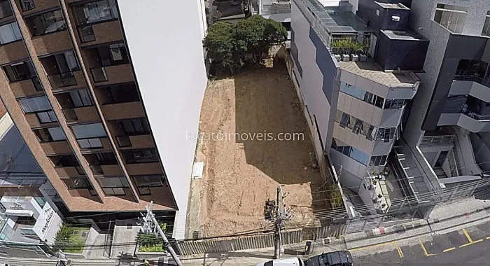 Oportunidade Única! Terreno Plano de 500 m² no Coração da Cidade