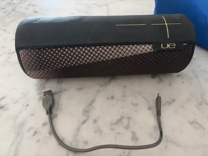  Caixa de som UE Megaboom - modelo 00147