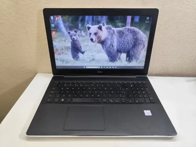 Ultrabook DELL i3, 4GB ram DDR4, SSD 240GB. Windows 11 . Ótimo desempenho. Bateria + 2Hora