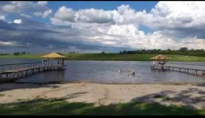 Vende se rancho em condomínio fechado