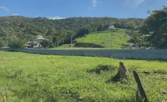 Vendo Lotes planos comercial em frente ao condominio vale das Esmeraldas