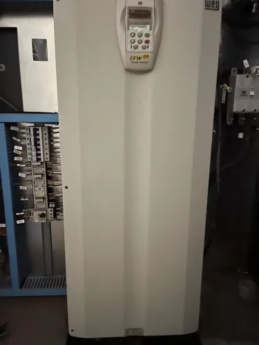 Inversor de frequência Weg CFW09 240 amp. 380V 175 CV (semi novo)