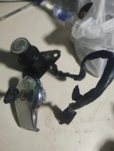 Chave de ignição + Tampa do Tanque  +  1 chave original usado virago 250 excelente.