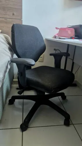Cadeira de escritório preta com altura ajustável acolchoada nova