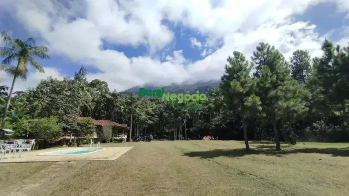SÍTIO FORMADO COM BELA SEDE E RICO EM ÁGUA EM ENG. PASSOS-RJ