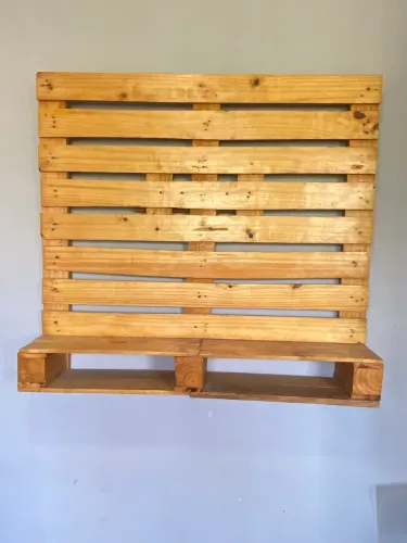 Painel para TV de palet
