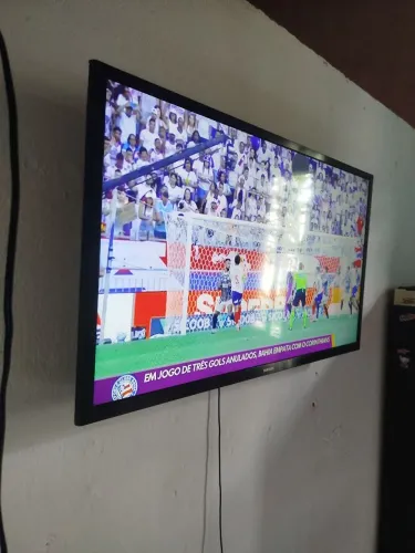 Vendo essa tv smart Samsung porém está com essa bolinha na tela mais não afeta em nd