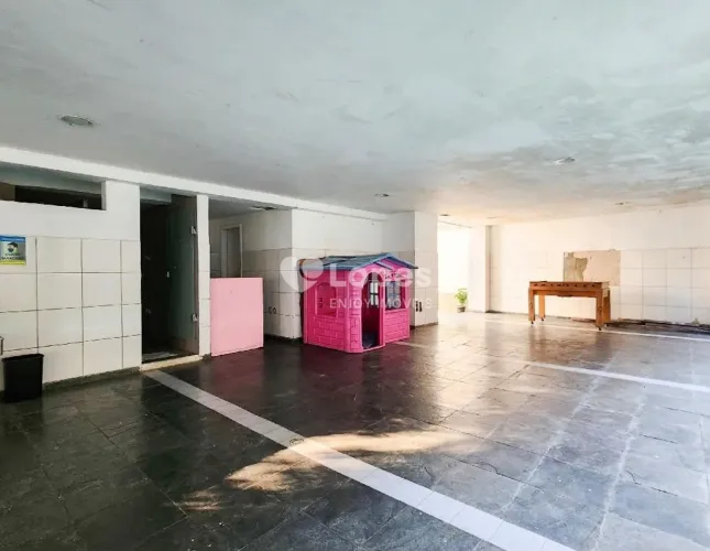 Apartamento com 02 quartos, 01 suite, varanda, sala em dois ambientes, copa cozinha, área