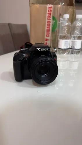 Canon EOS Rebel T3 + Lente 50mm f/1.8 STM