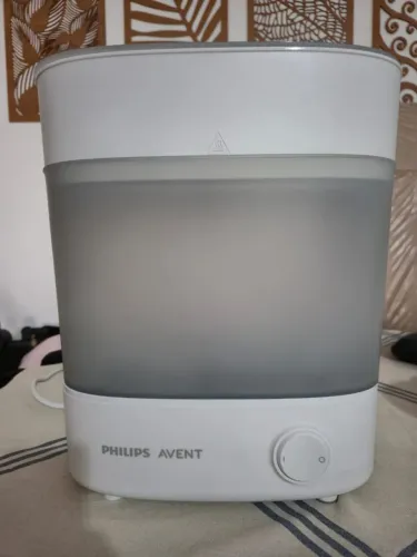 Esterilizador e aquecedor de mamadeira.