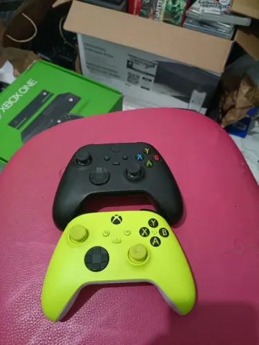 Dois controles para Xbox Séries S/X