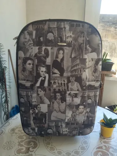 Vendo uma mala grande vintage