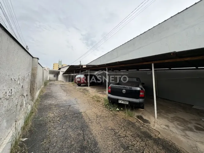 Terreno com Casas no Bairro Alto