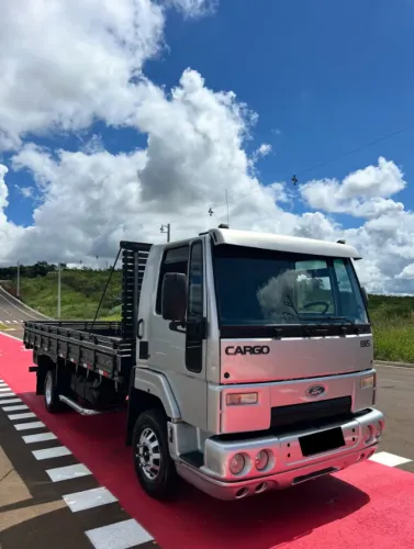 Ford cargo 815 carroceria 2012