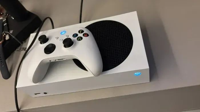 Vendo Xbox Series S 512gb Seminovo garantia de 3 mês aceito cartão até 12x