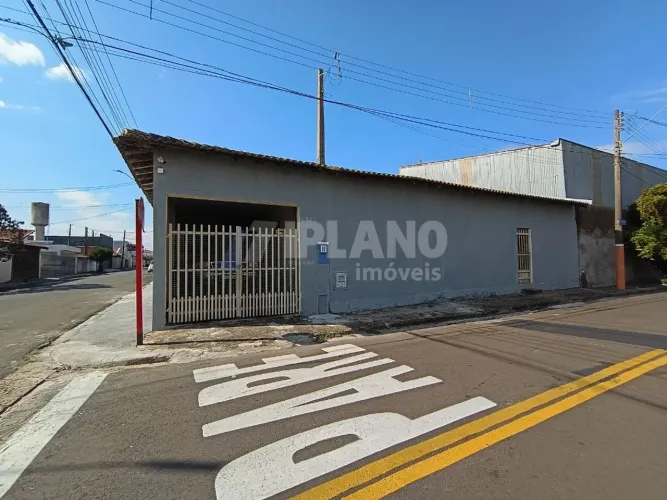 Casa Padrão para Alugar no Jardim Mercedes em São Carlos