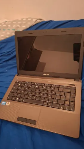 Notebook Asus antigo, sem He e com bateria defeituosa - para peças ou conserto
