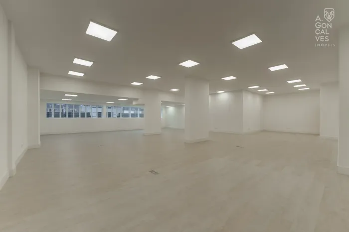 Sala comercial no Bertec Office, Pé direito alto, Batel, Curitiba.