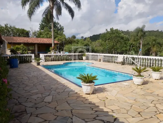 Chácara com piscina e lago à venda em Ibiúna, SP