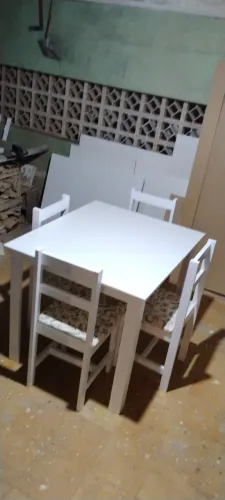 Mesa e Cadeiras
