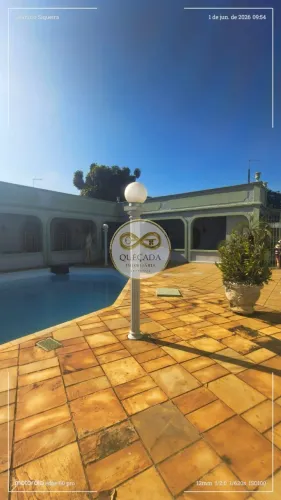 Casa à Venda com 4 Dormitórios e 2 Suítes