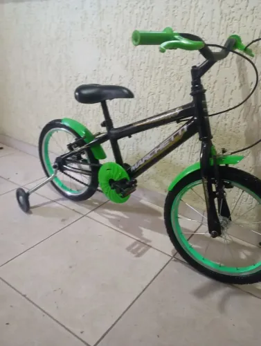 Bicicleta aro 16 praticamente nova 270