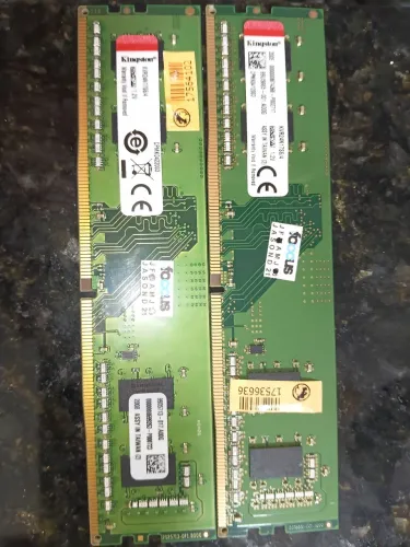 2 módulos de memória RAM kvr24n17s6/4