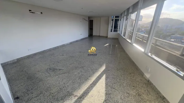 Salas Comerciais Cerca de 100m² na Praia da Costa  Localização Estratégica