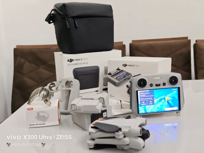 O Dji mini 3 pro mais Kit fly mor 3 baterias. Hub de carregamento mais hélices reservas .
