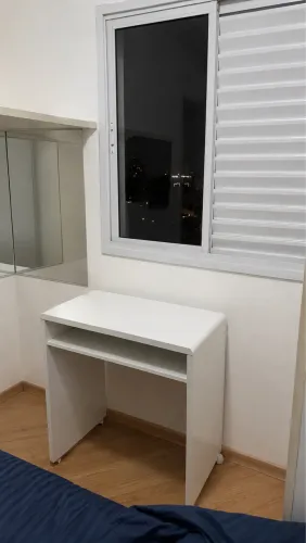 Escrivaninha branca compacta com rodinha