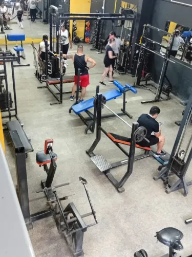 Academia Completa - Aparelhos de Musculação