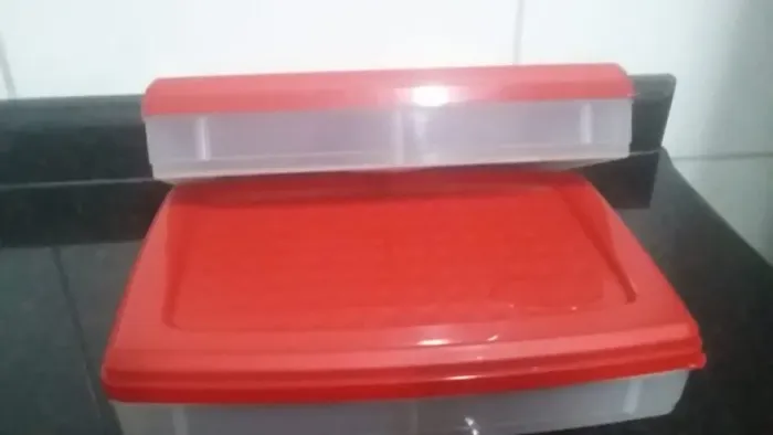 Pote de plástico com divisória