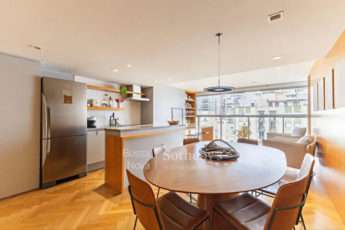 Apartamento mobiliado com design assinado e living integrado e iluminado