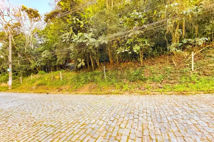 Terreno a venda com 2.000m² na Vila Suíssa, Ribeirão Pires
