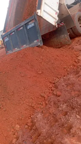 Carrada piçarra, areia barro 10mts