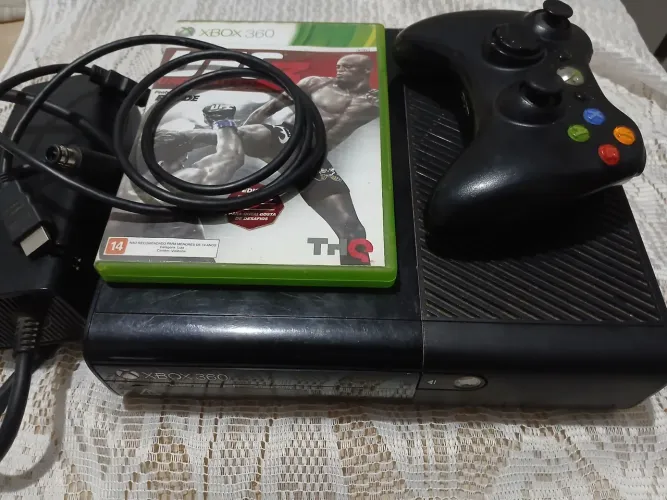 Xbox 360 super slim 