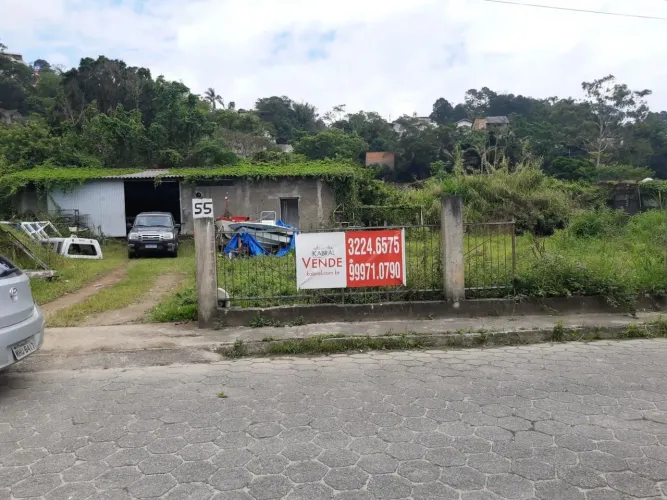 Terreno com 961m² - Sambaqui