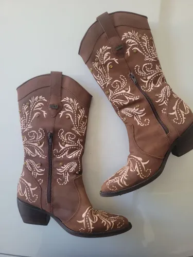 bota couro texana bordada 35
