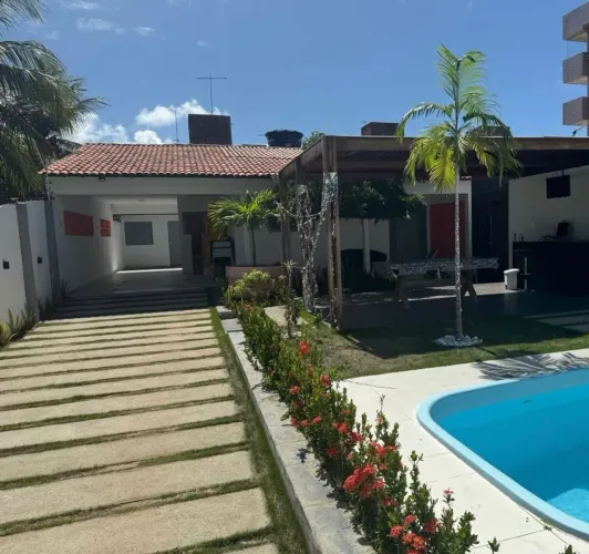 Casa com piscina mobiliada
