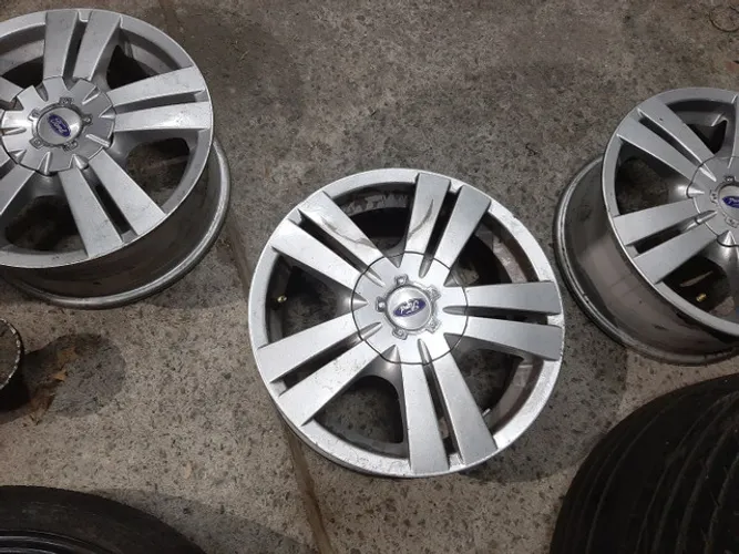 Roda aro 15 Vaska Estrela Prata Ford Fiesta 4X108 jogo