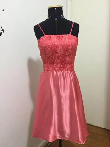 Vestido de Festa Curto Cor de Rosa de Renda e Cetim Curto - Modelo Exclusivo - TAM. 36/P 