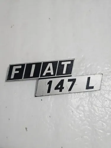 Fiat 147 L emblema tampa traseira original