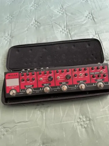 Mooer Redtruck + Case + Fonte