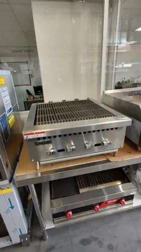 Broiler a Gás Vulcan VCRB25  4 Queimadores com  Área Útil Total 532 x 520